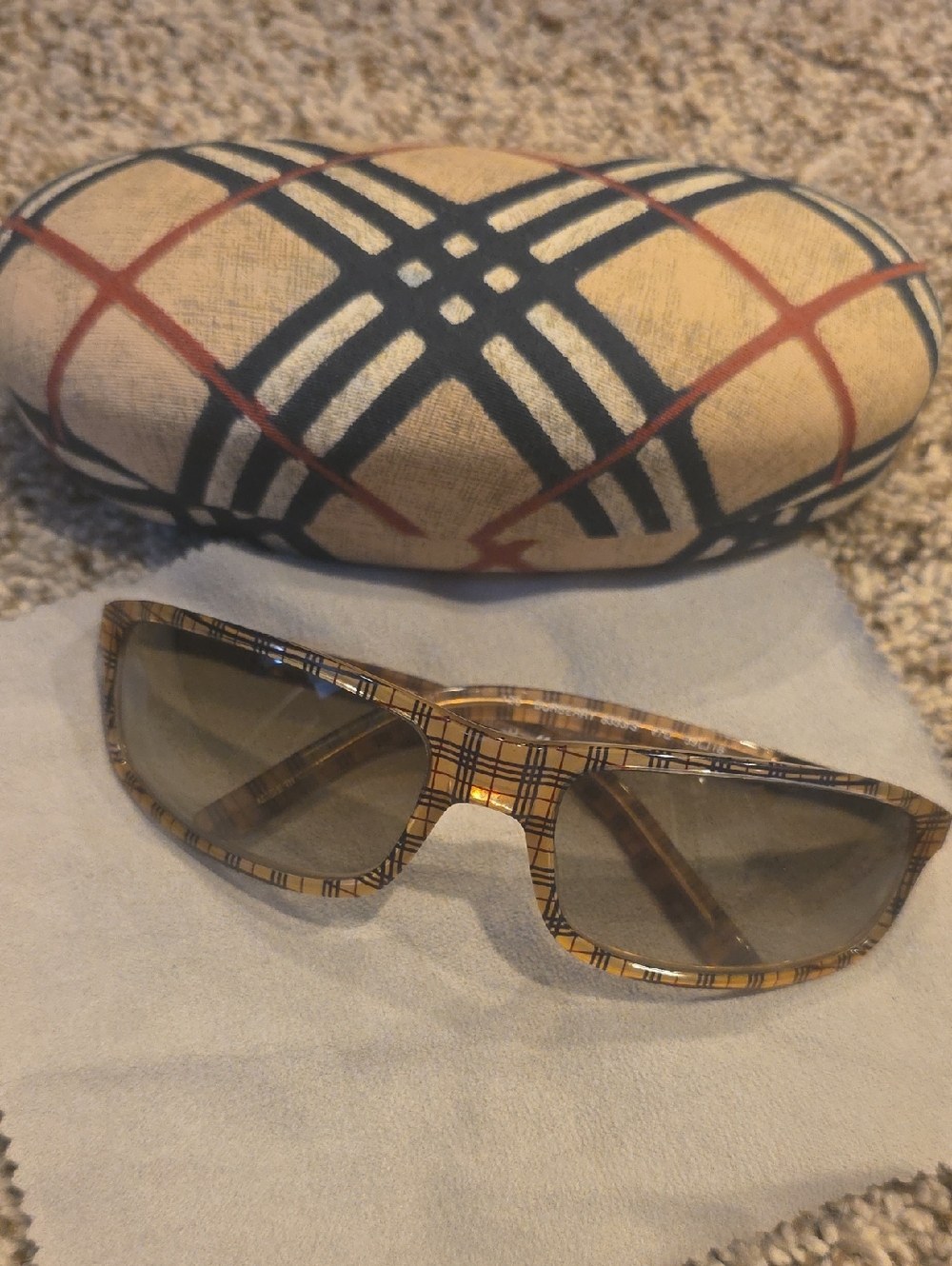 Plaid Pattern Rectangular Sunglasses with Case - Beige/Brown